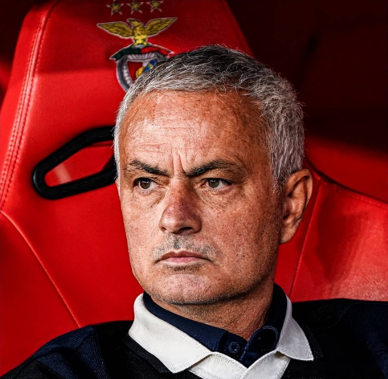 名帅的格局！本菲卡球迷向恩佐投掷水瓶，穆里尼奥主动上前劝阻